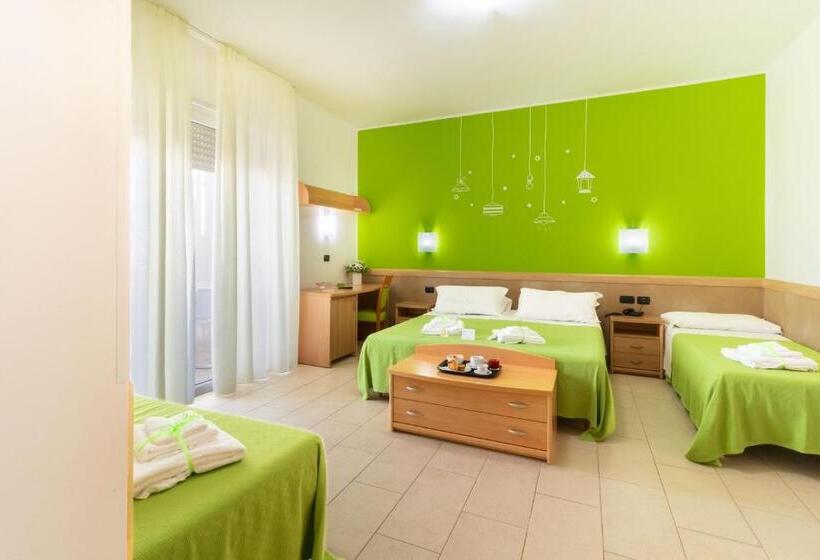 带阳台标准四人间, Marini Hotel B&b