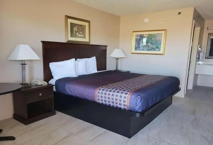 キングサイズベッドのスタンダードルーム, Carom Inn Denham Springs  Baton Rouge