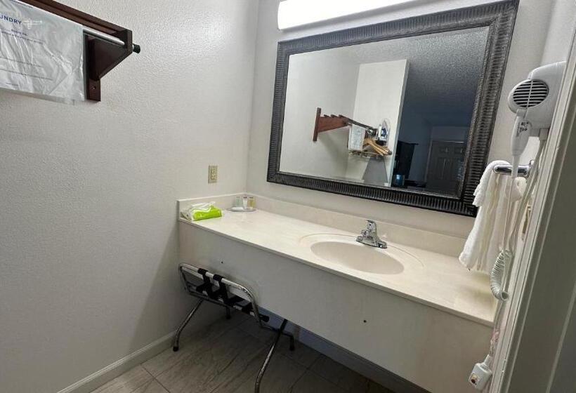 Стандартный Номер Кровать Кинг, Carom Inn Denham Springs  Baton Rouge
