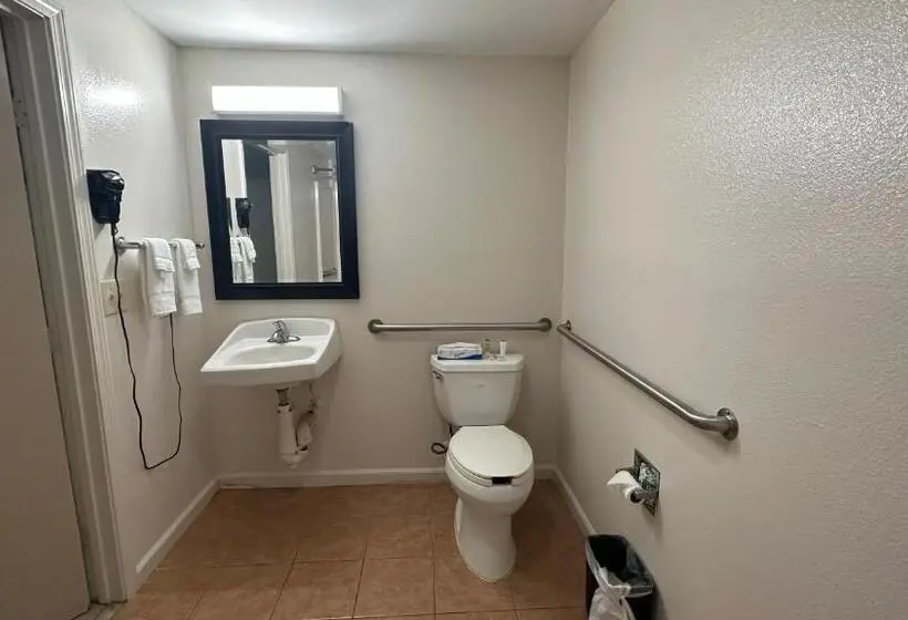 身障者適用スタンダードルーム, Carom Inn Denham Springs  Baton Rouge