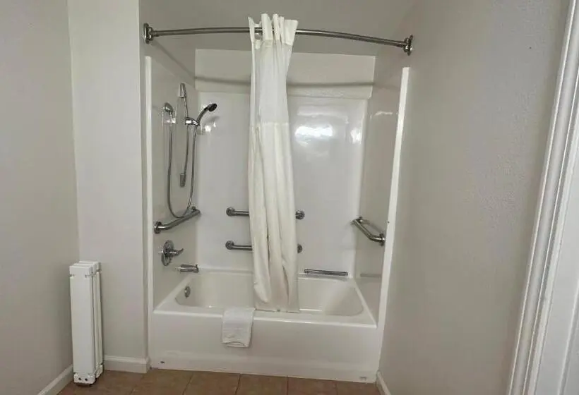 身障者適用スタンダードルーム, Carom Inn Denham Springs  Baton Rouge