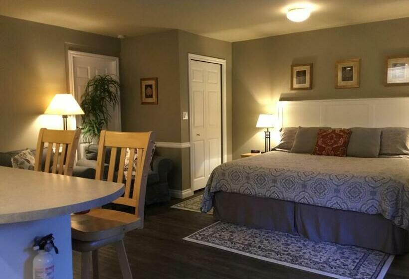 带大床的标准工作室, Nestledown B&b