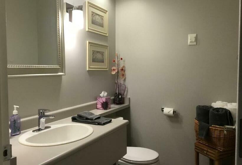 带大床的标准工作室, Nestledown B&b