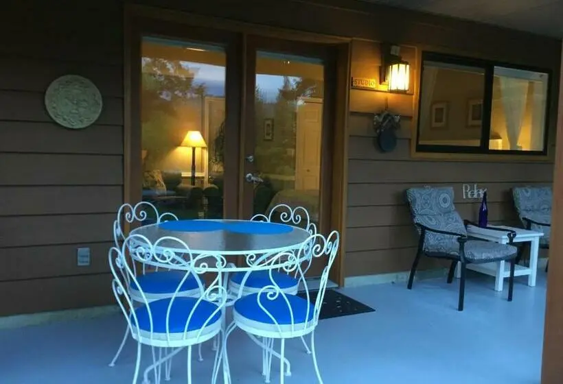 キングサイドベッドのスタンダードワンルーム, Nestledown B&b