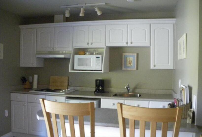 带大床的标准工作室, Nestledown B&b