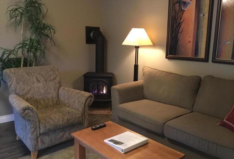 带大床的套房, Nestledown B&b