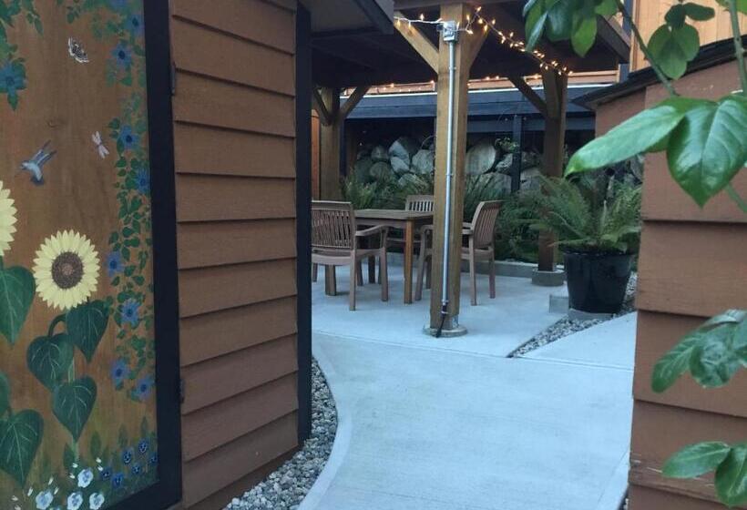 带大床的套房, Nestledown B&b