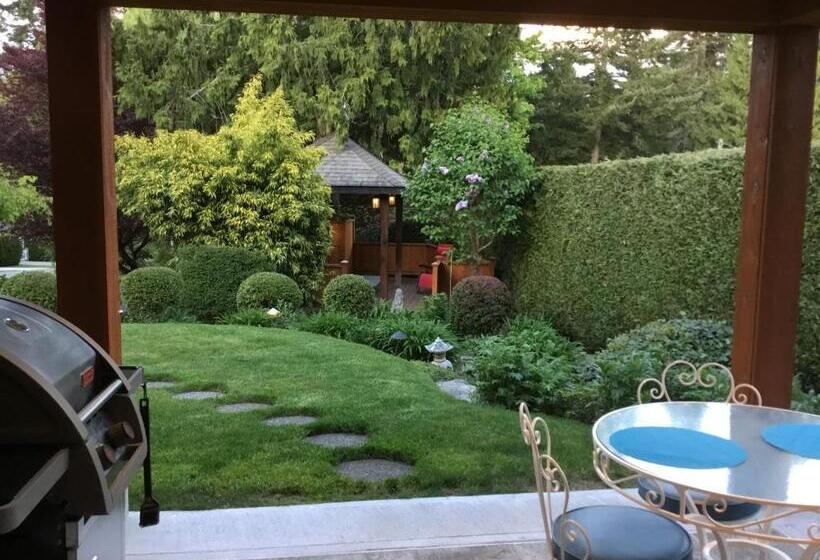 带大床的套房, Nestledown B&b