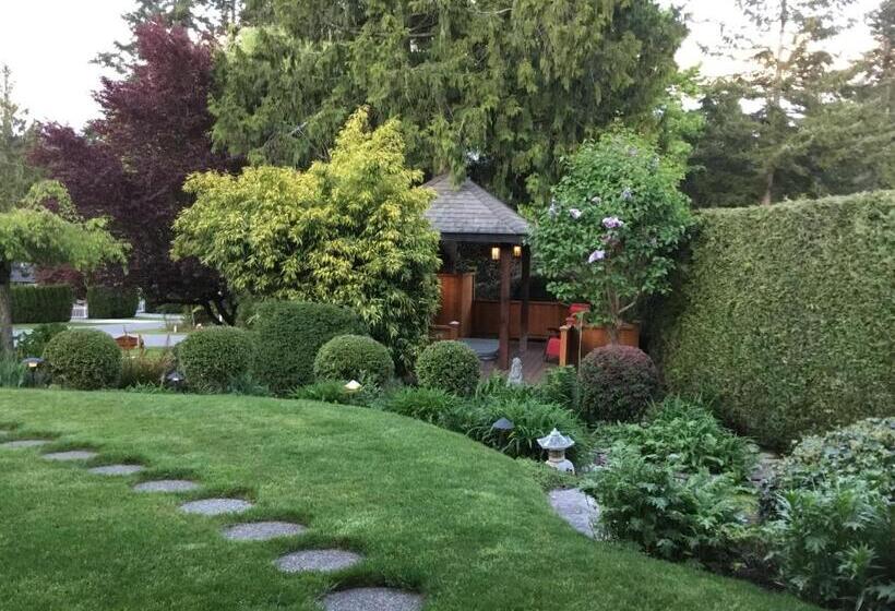 带大床的套房, Nestledown B&b