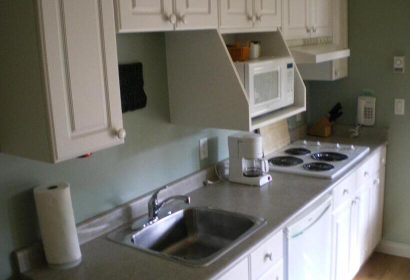 带大床的套房, Nestledown B&b