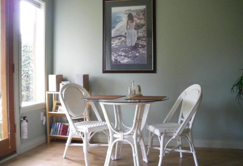 带大床的套房, Nestledown B&b