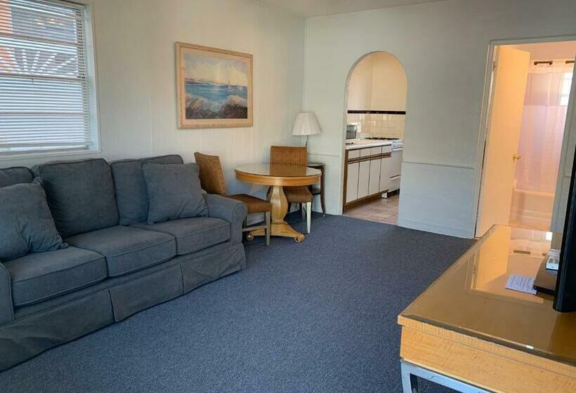 1ベッドルームハウス, Oceanic Hotel & Barefoot Tiki Bar