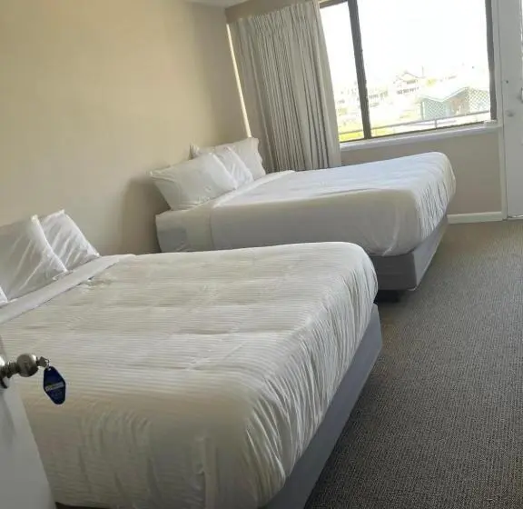 スタンダード４人部屋, Oceanic Hotel & Barefoot Tiki Bar