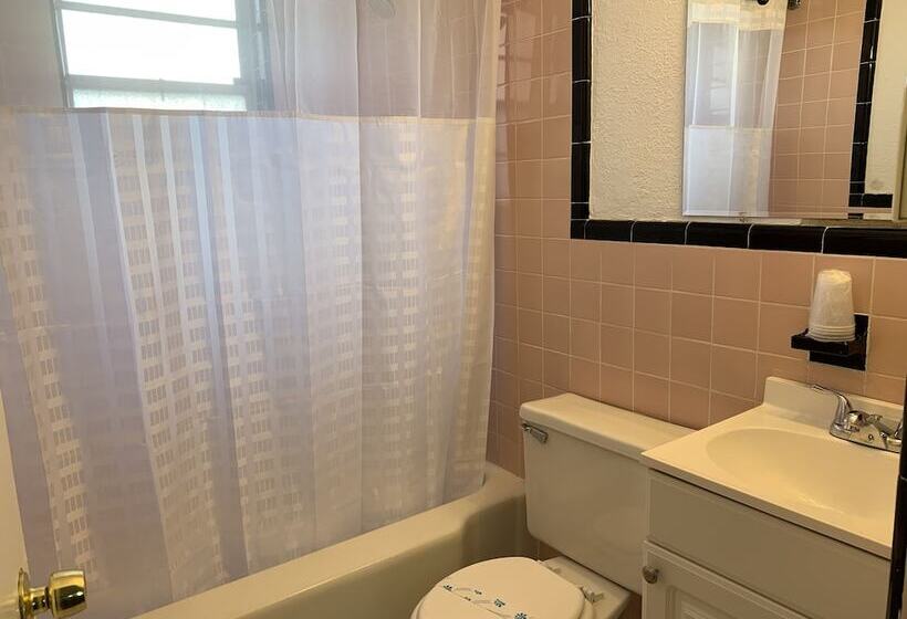 1ベッドルームハウス, Oceanic Hotel & Barefoot Tiki Bar