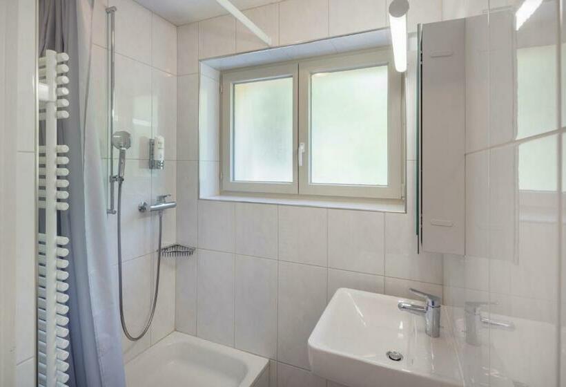 Quarto Estandar Individual, Cransmontana Youth Hostel