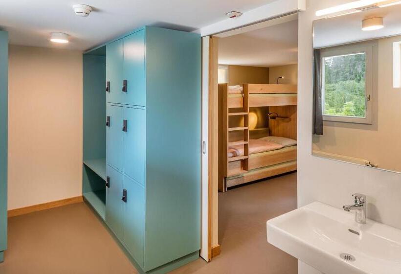 Номер Стандарт Четырехместный Совместный Санузел, Cransmontana Youth Hostel