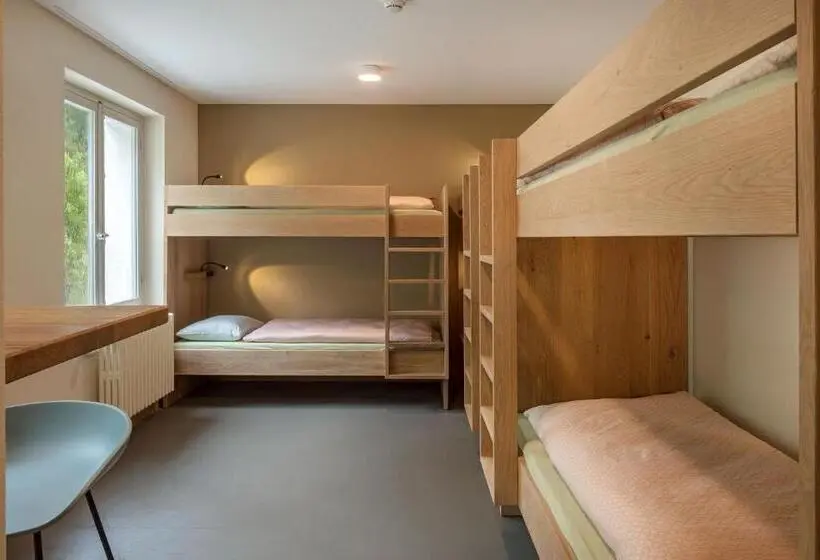 バス共有のスタンダードルーム, Cransmontana Youth Hostel