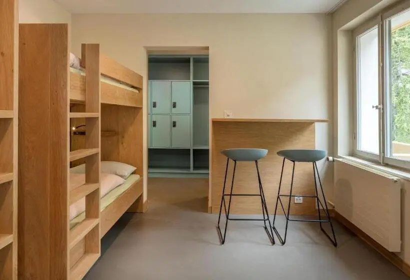 バス共有のスタンダードルーム, Cransmontana Youth Hostel