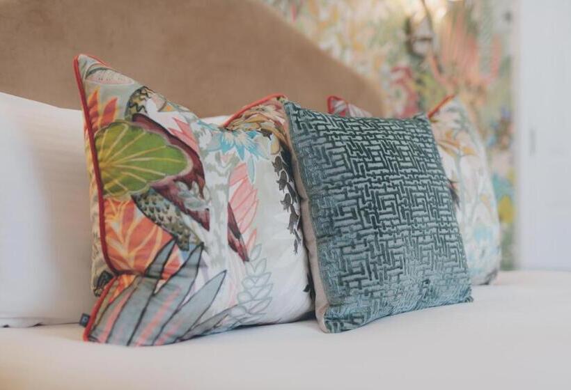 带大床的高级房间, Florence Gardens Boutique Hotel And Restaurant