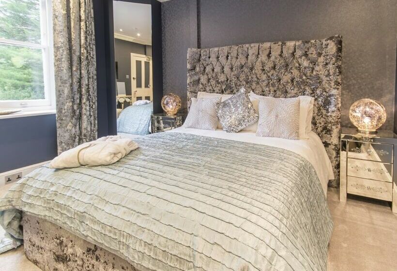 行政房间, Derby Manor