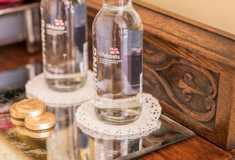 豪华房间, Derby Manor