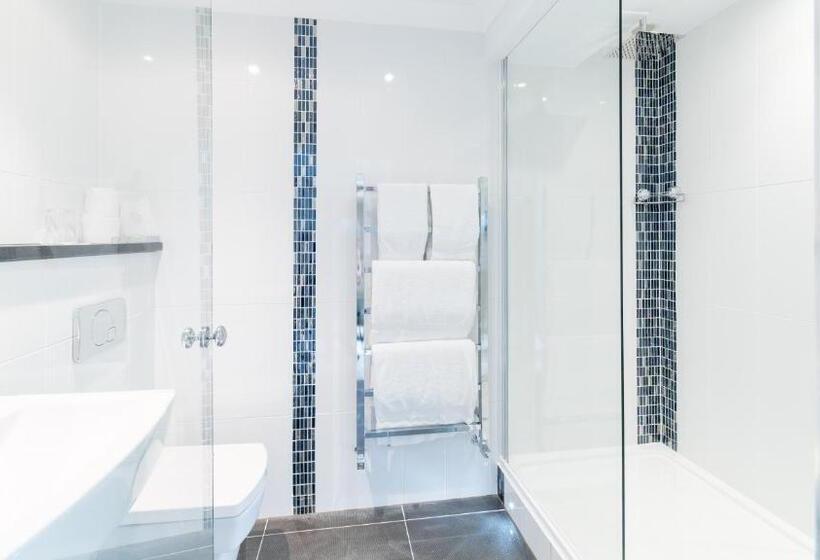 行政套房, Derby Manor