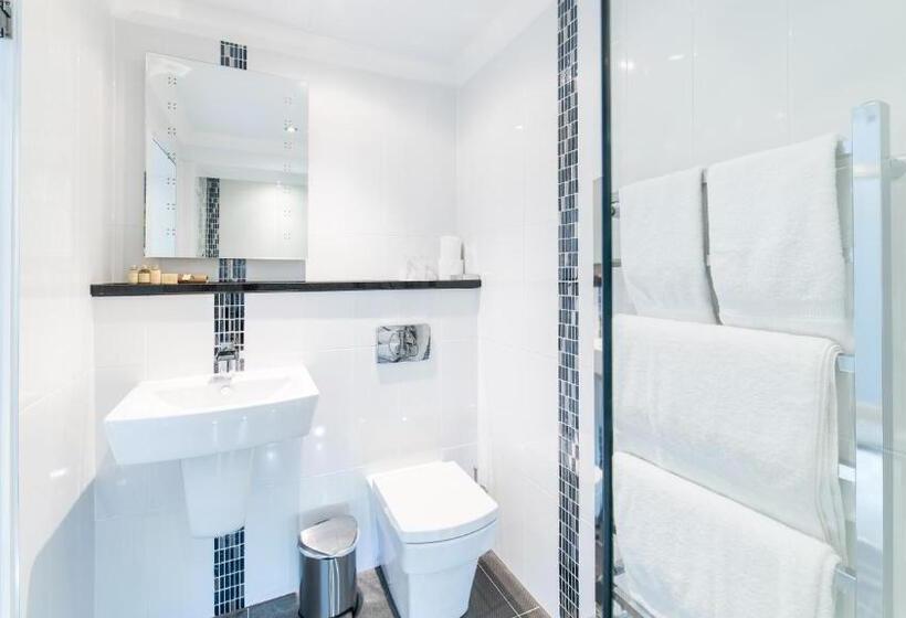 行政套房, Derby Manor