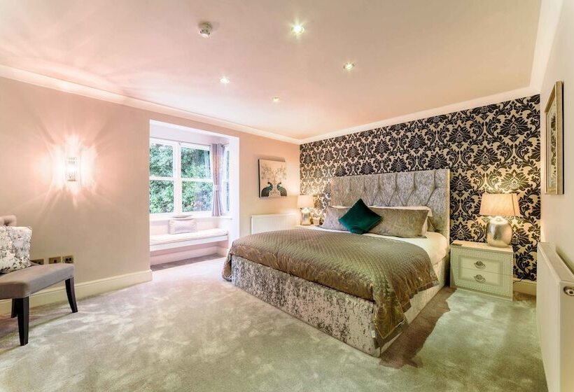 行政房间, Derby Manor