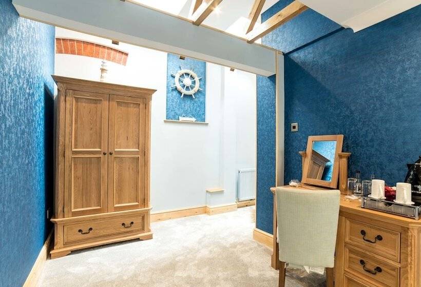 行政房间, Derby Manor