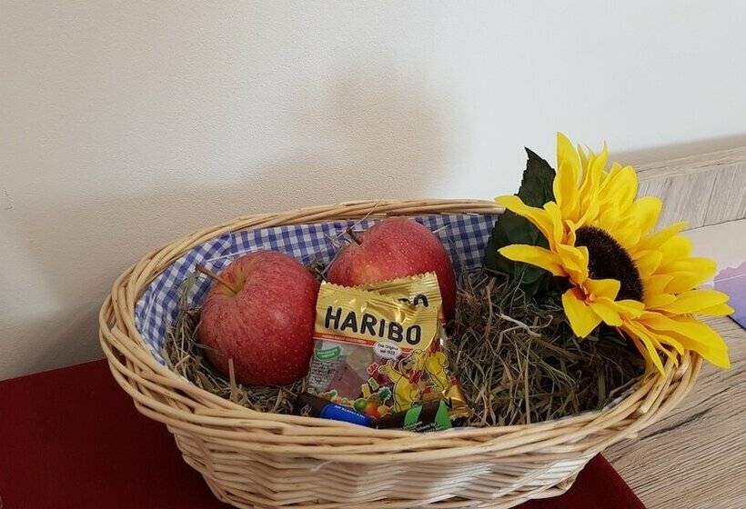 اتاق استاندارد سه نفره, Garni City