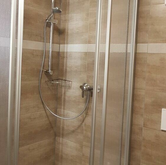 اتاق استاندارد, Garni City