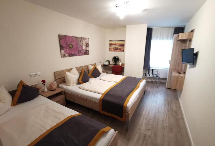 اتاق استاندارد سه نفره, Garni City