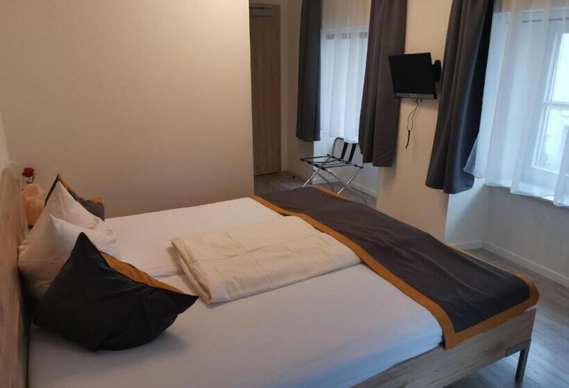 اتاق اکونومی, Garni City