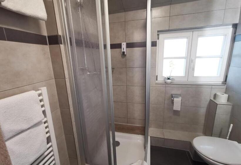 Economy Quadruple Room, Garni City
