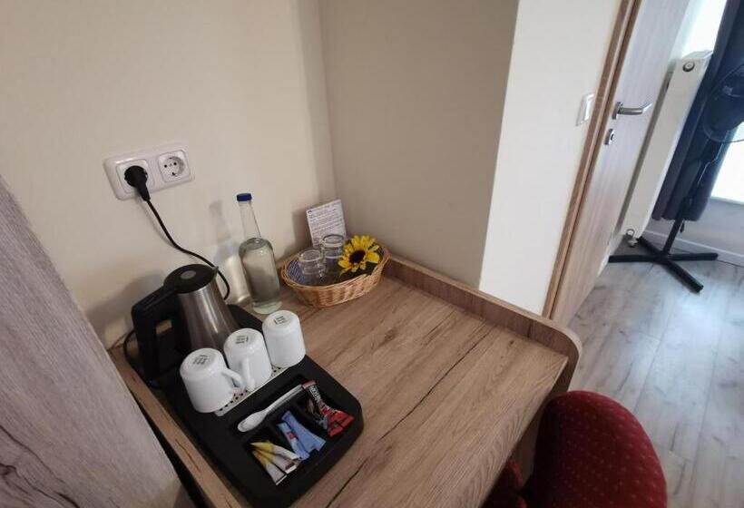 Economy Quadruple Room, Garni City