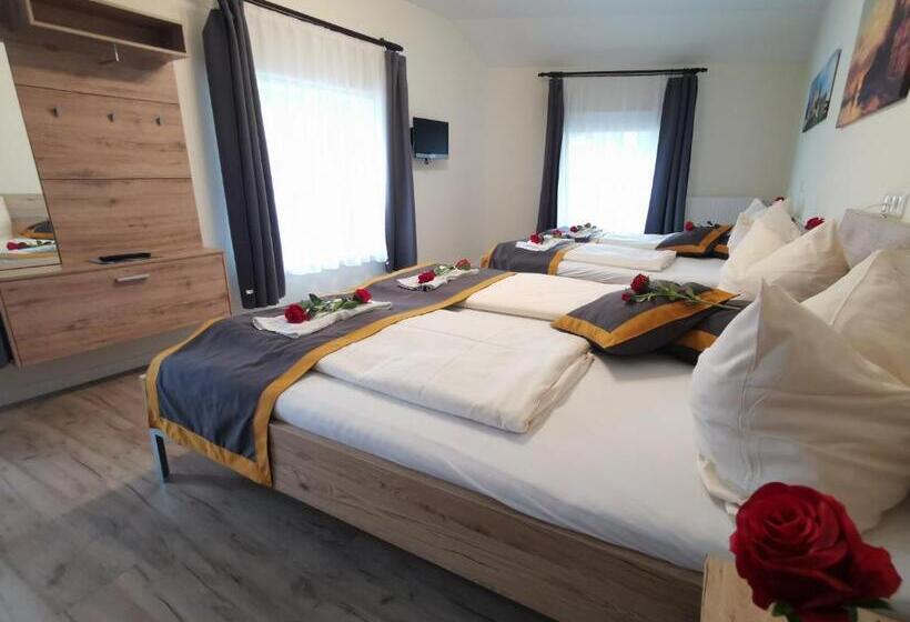 Economy Quadruple Room, Garni City