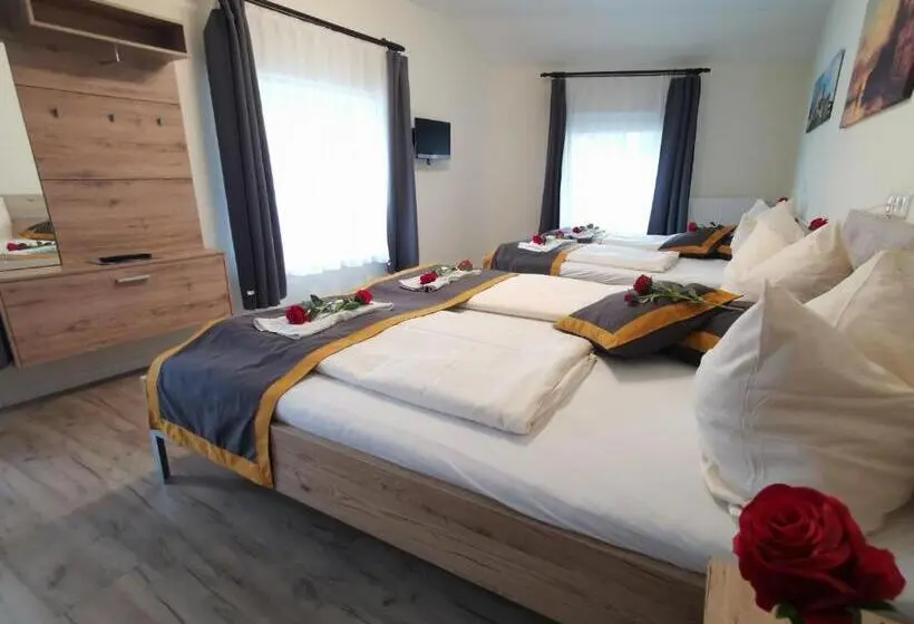 Camera Quadrupla Economy, Garni City