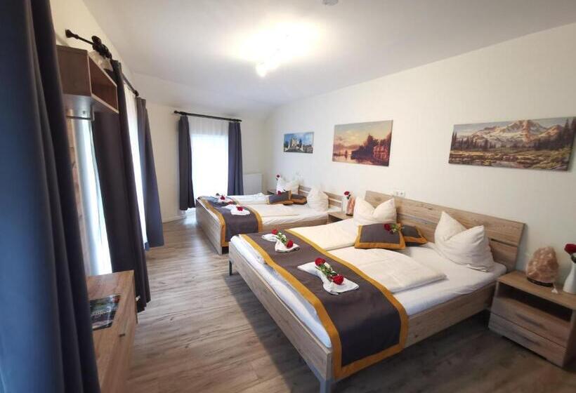 Economy Quadruple Room, Garni City
