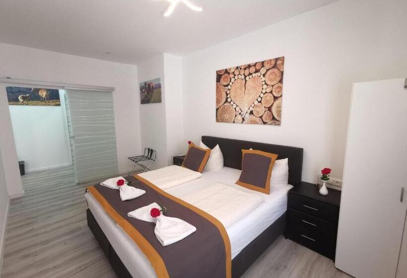 اتاق لوکس, Garni City