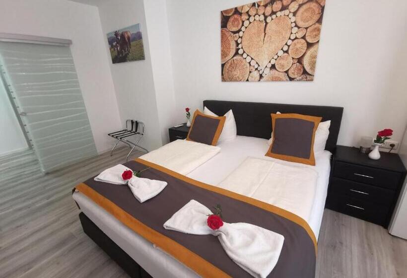 اتاق لوکس, Garni City