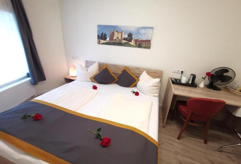 اتاق اکونومی, Garni City