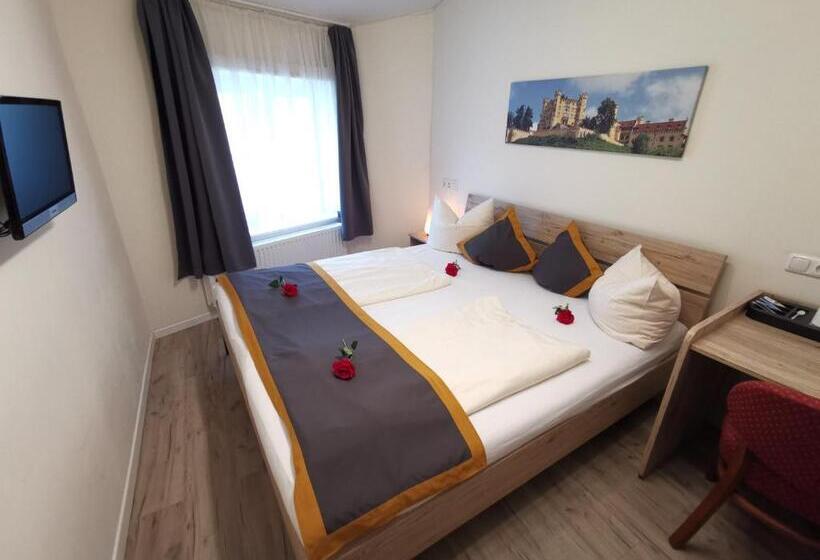 اتاق اکونومی, Garni City