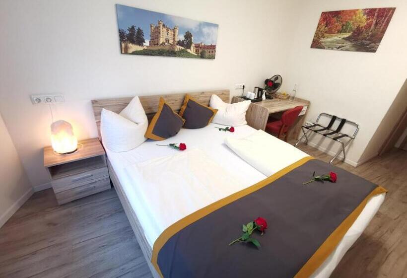 اتاق اکونومی, Garni City