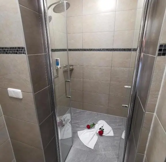 Suite Familiare, Garni City
