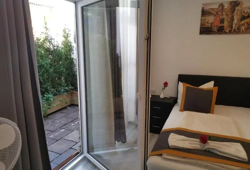 Suite Familiare, Garni City