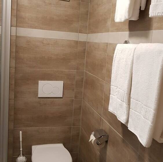 اتاق استاندارد سه نفره, Garni City