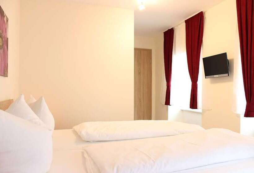 اتاق اکونومی, Garni City