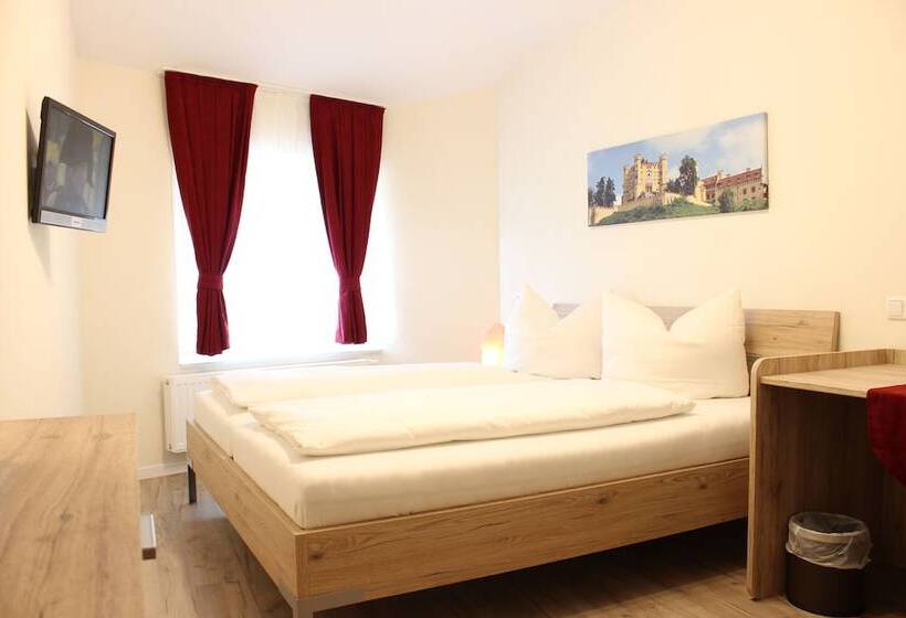 اتاق اکونومی, Garni City