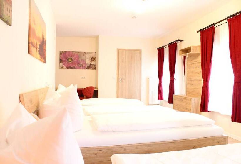 Economy Quadruple Room, Garni City