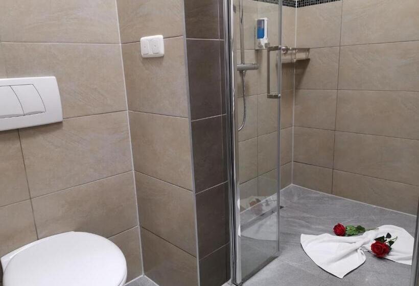 سوییت خانوادگی, Garni City